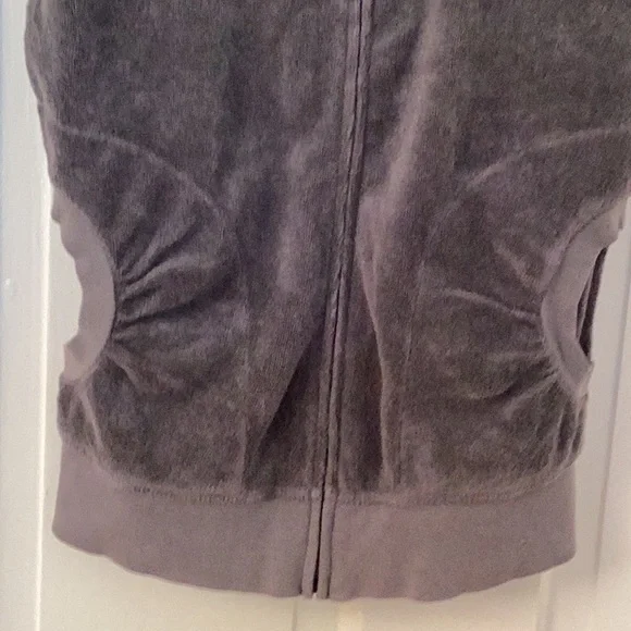 In good condition grey Juicy Couture terry top - Picture 3 of 5